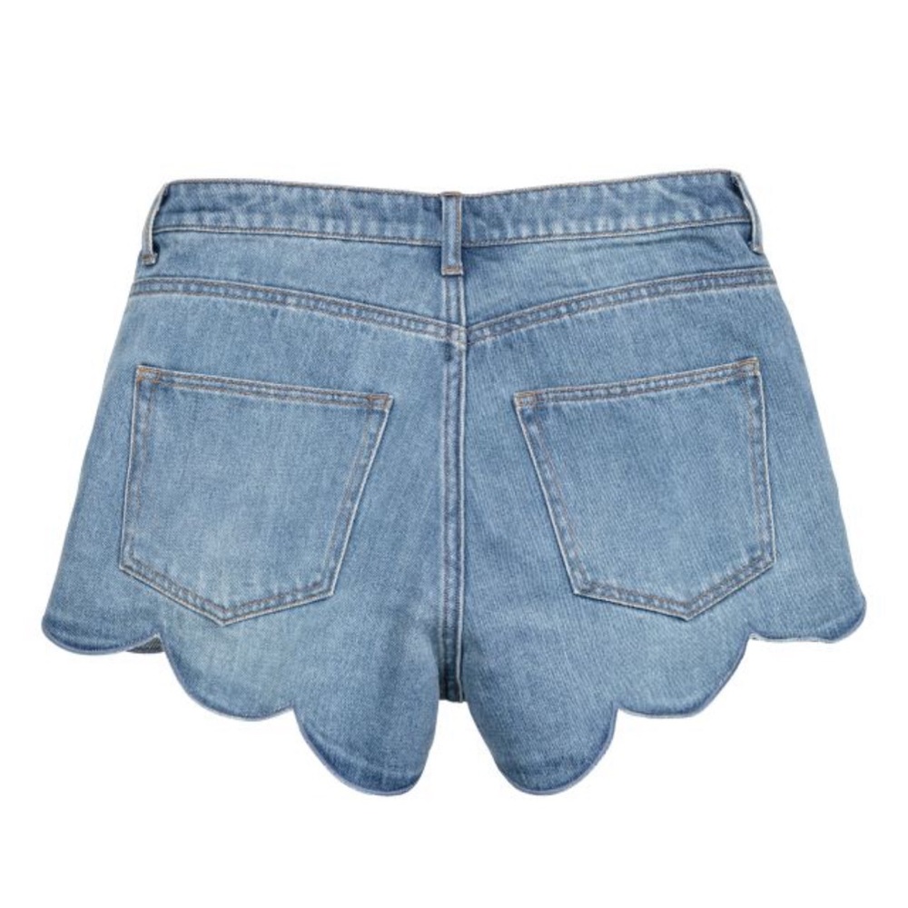 H&M Woman’s Light Blue Scallop-Hem Low Waist Denim Shorts Size: 8 - Picture 5 of 13